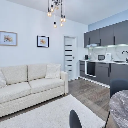 Laurinska Design For 4 דירה *